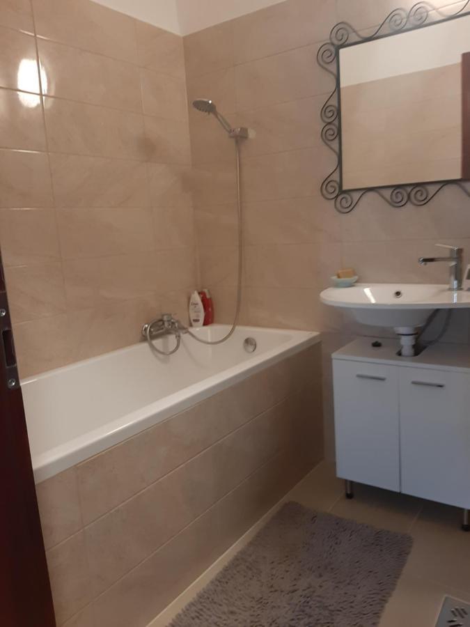 Megyeri Apartman Pócsmegyer Екстериор снимка