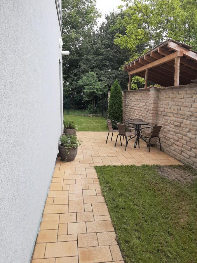 Megyeri Apartman Pócsmegyer Екстериор снимка