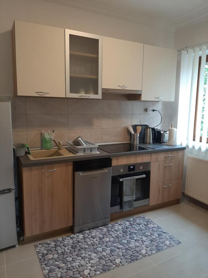 Megyeri Apartman Pócsmegyer Екстериор снимка