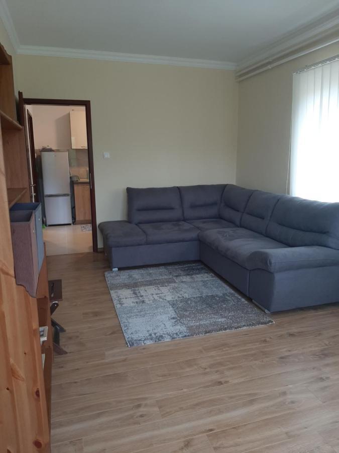 Megyeri Apartman Pócsmegyer Екстериор снимка