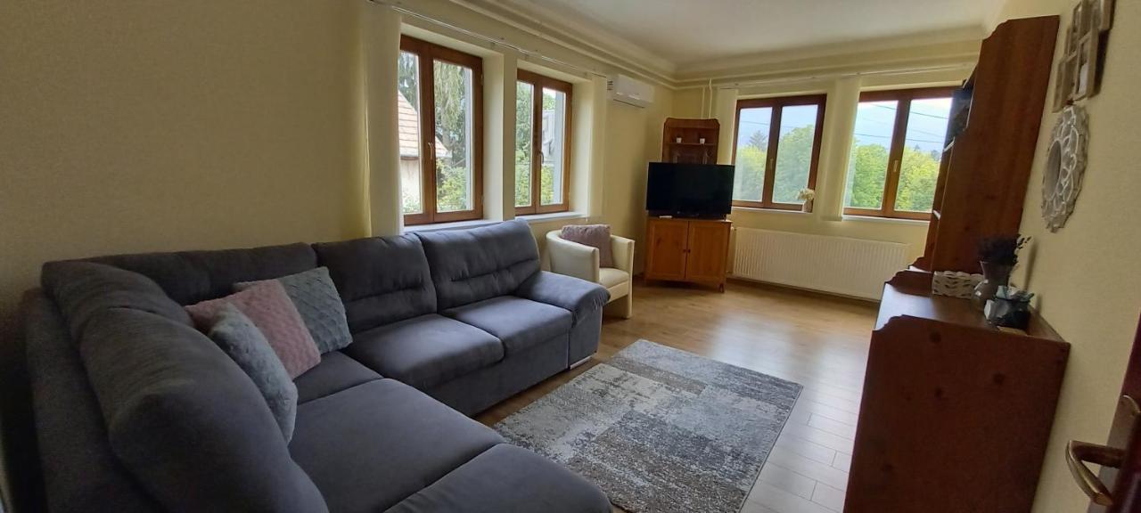 Megyeri Apartman Pócsmegyer Екстериор снимка