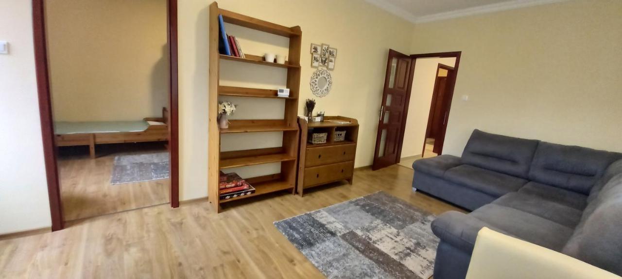 Megyeri Apartman Pócsmegyer Екстериор снимка